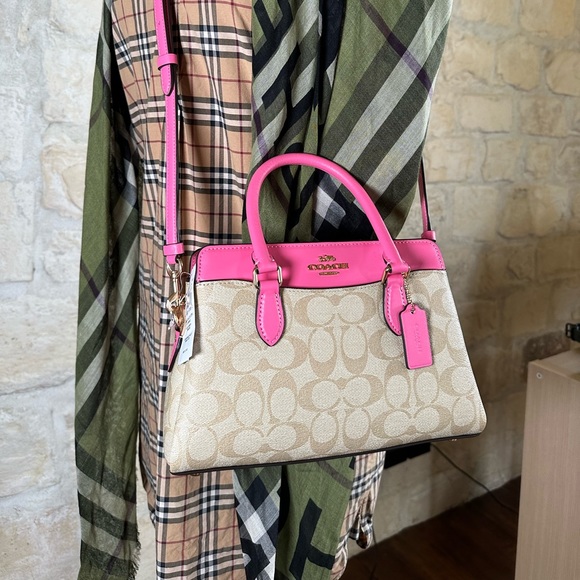 Coach - Picture 15 of 16